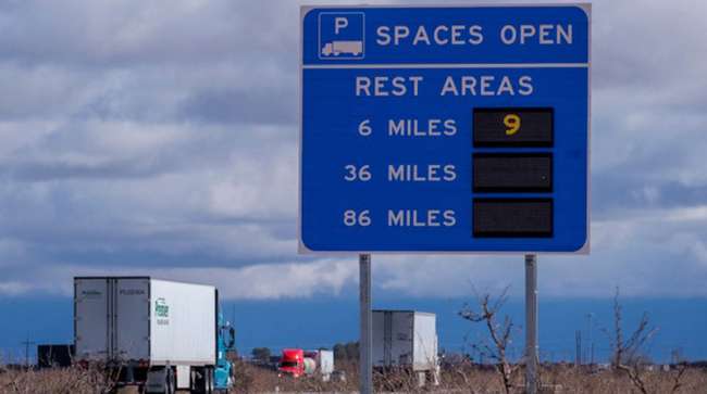 Truck parking sign in New Mexico