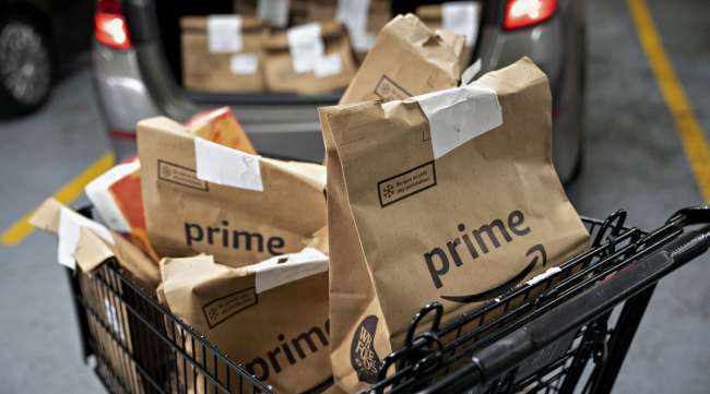 Amazon will experiment with a program that pays independent contractors to fetch groceries.