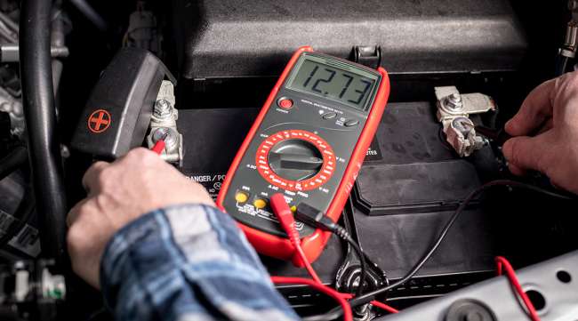 Testing voltage of truck battery