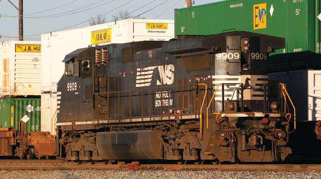 Norfolk Southern train hauling J.B. Hunt containers