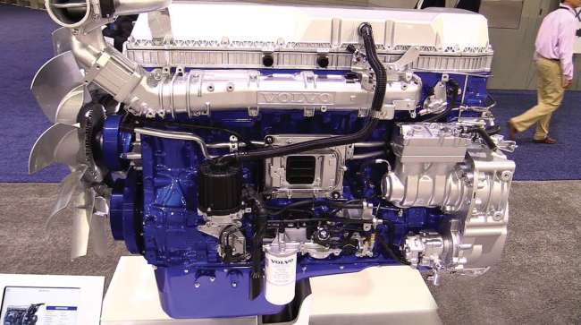 Volvo D13 engine with turbo compounding