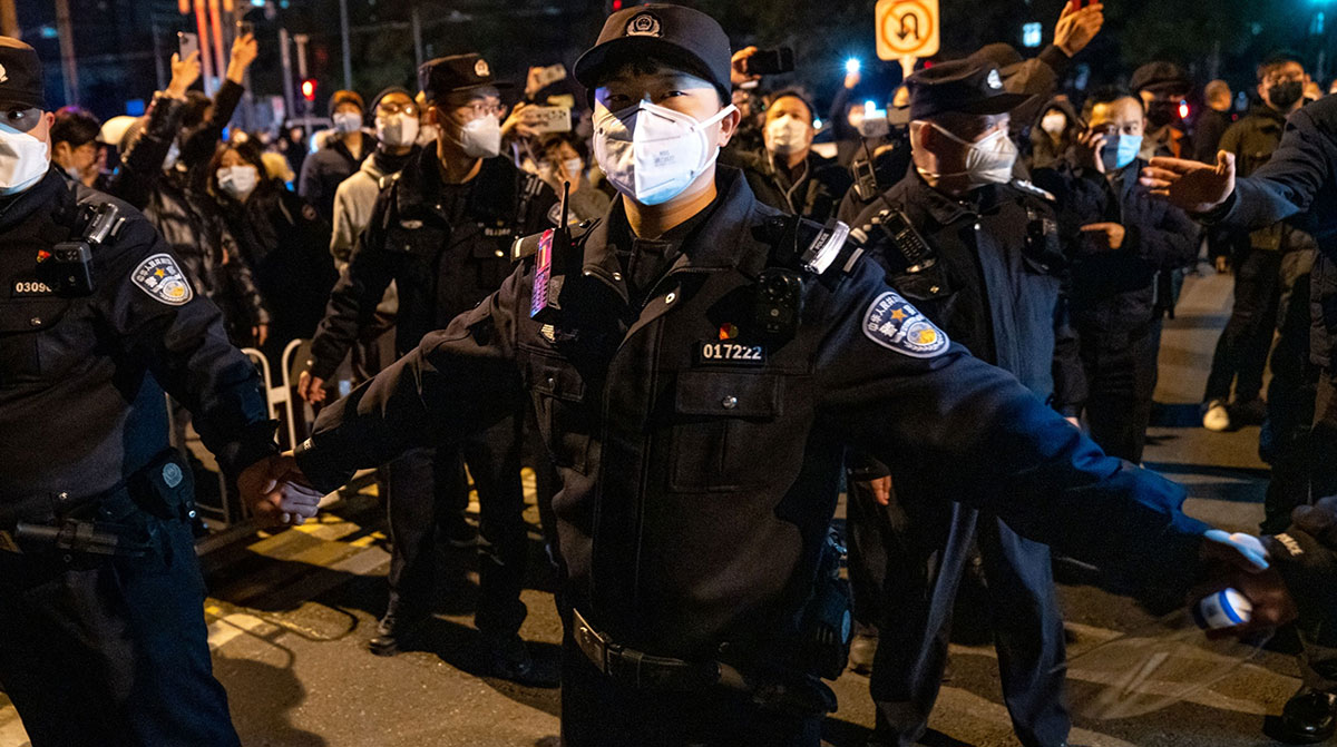 Police offers standing guard at lockdown protests in Beijing