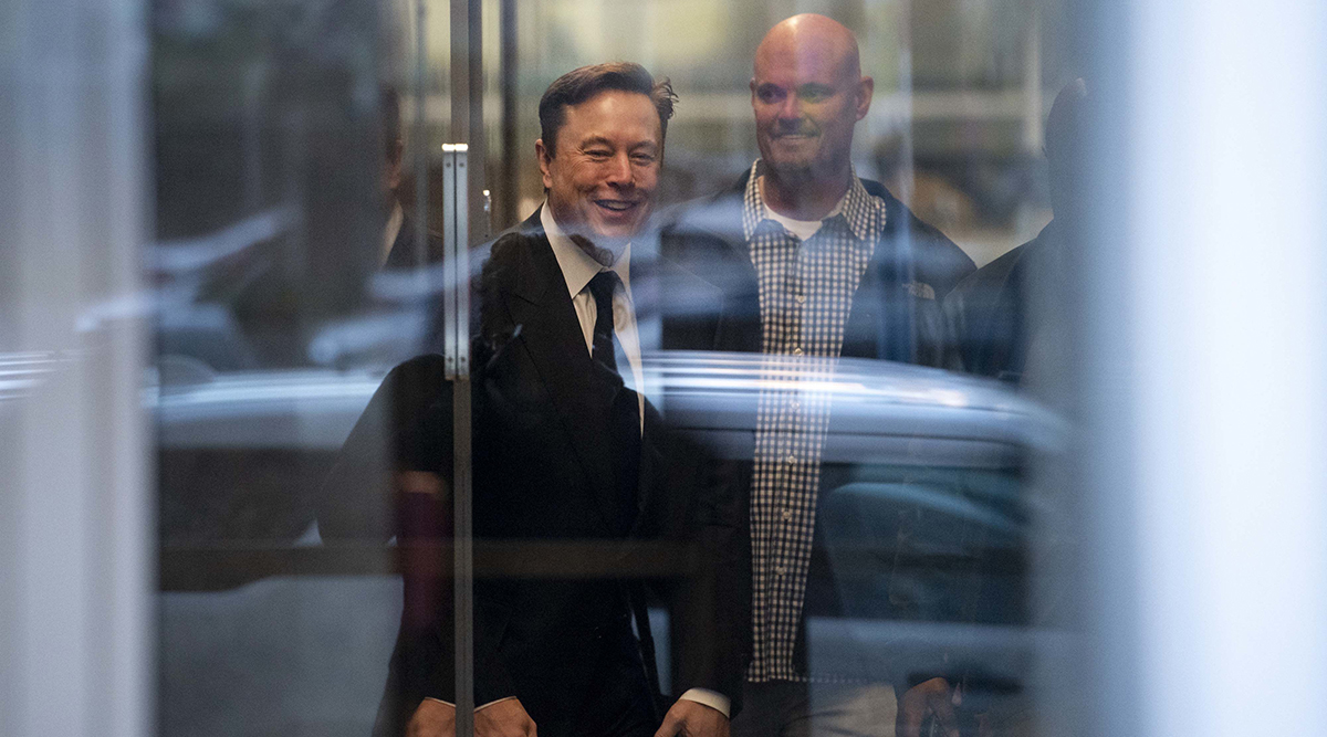 Elon Musk arrives at court