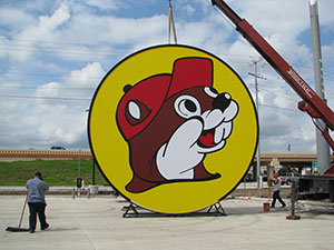 Buce-ee's sign raised at location in New Braunfels, Texas