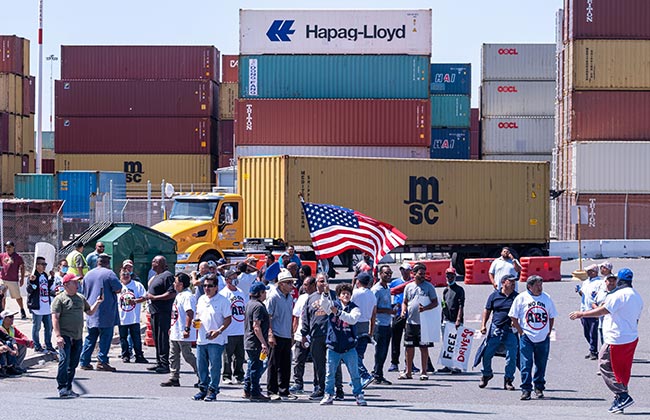 Truckers protest at the Port of Oakland 
