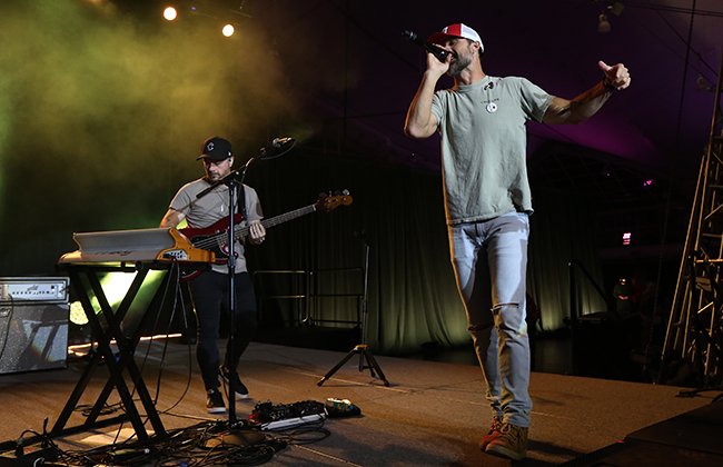 Walker Hayes performs at the MCE 2022 annual banquet