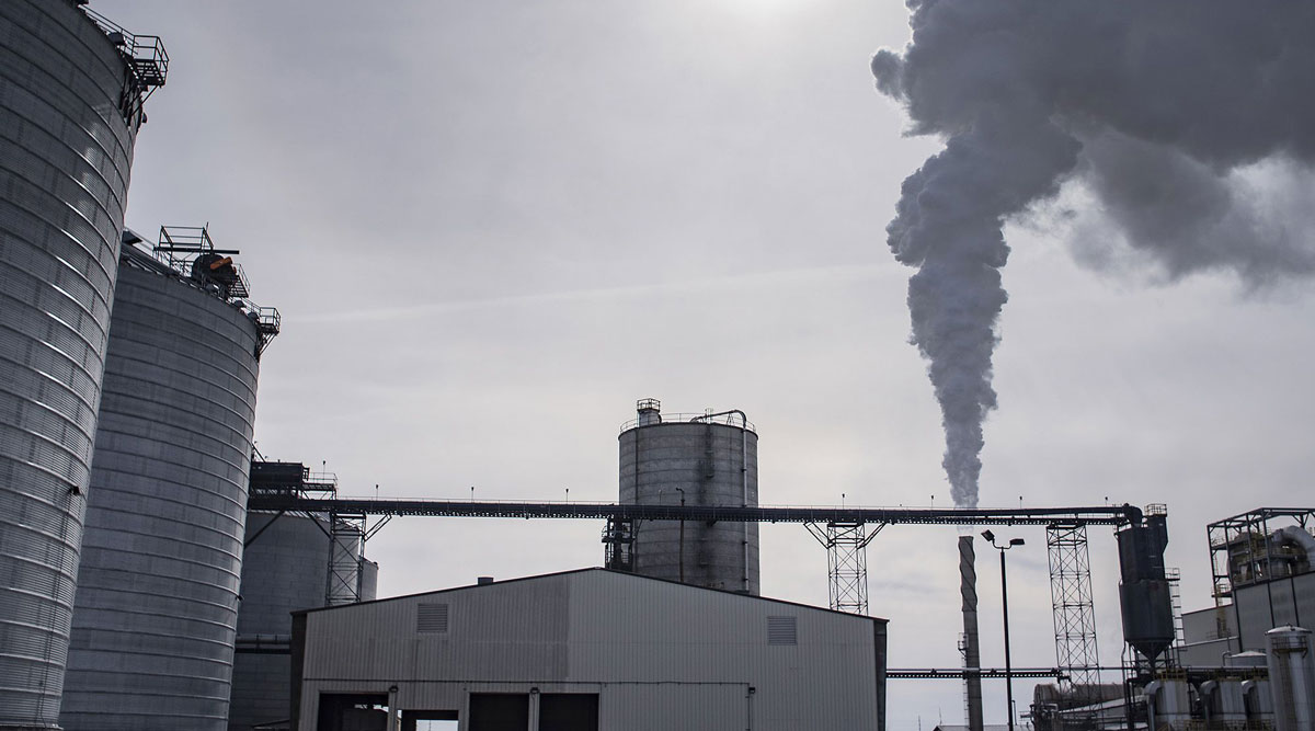 Steam billows out of a smokestack at a biorefining facility in Iowa. (Sergio Flores/Bloomberg News)