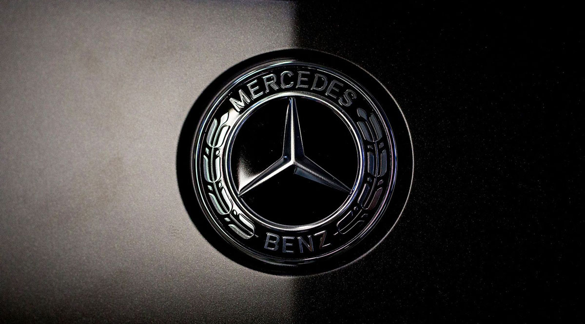 Mercedes-Benz logo. (Krisztian Bocsi/Bloomberg News)