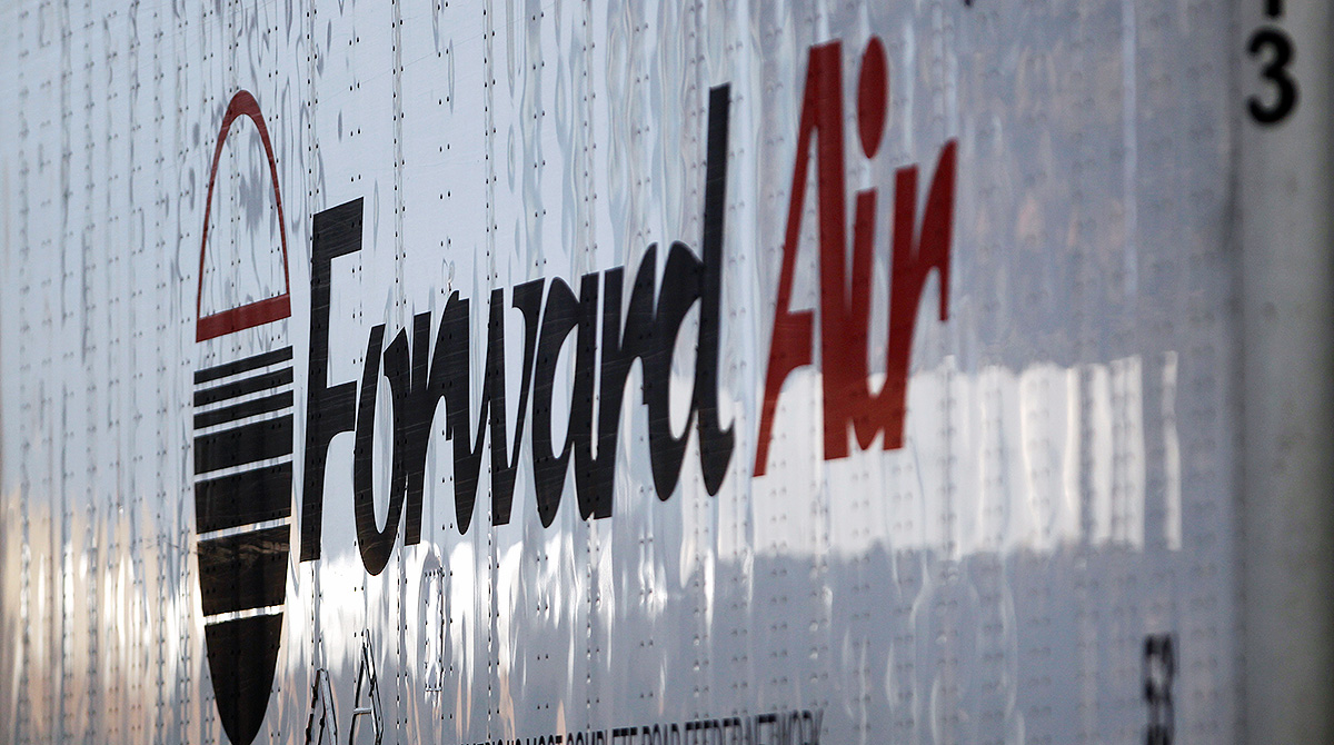 Forward Air logo on trailer