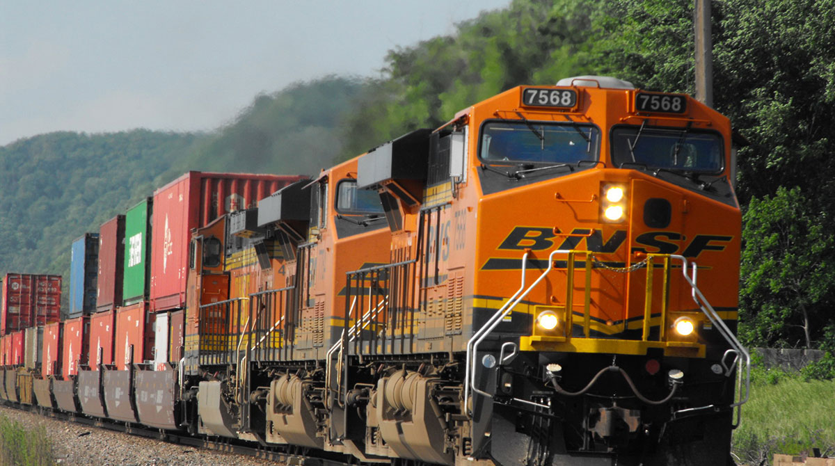 bnsf-keeps-steaming-along-with-stronger-results-in-2017-transport-topics