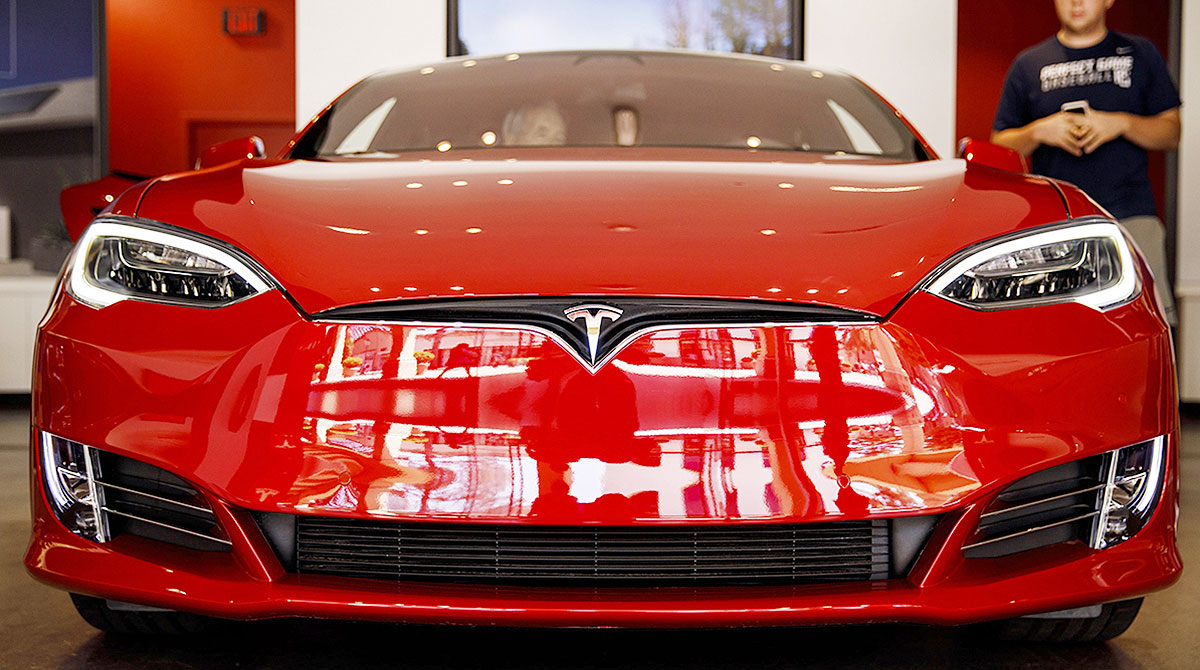 Tesla Pushes Cheaper Cars, Will Move Sales Online and Close Most Stores