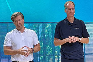 Iveco Group CEO Garrit Marx (left) and Nikola President Michael Lohscheller 