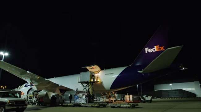 Nighttime activity at FedEx's superhub at Memphis International Airport
