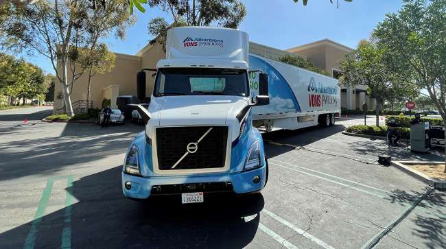 Volvo electric truck making Albertsons grocery delivery