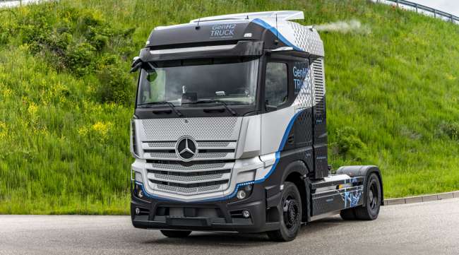 Daimler's Mercedes-Benz GenH2 hopes to offer a range of more than 600 miles. (Daimler Truck AG)