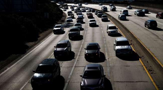 Traffic moves along Highway 101 in San Francisco, Calif., on Nov. 25. (David Paul Morris/Bloomberg News)