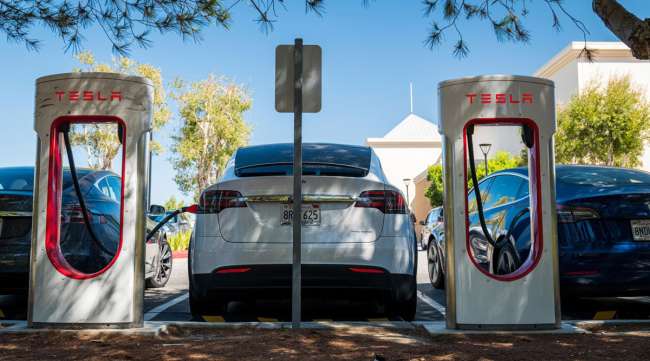A Tesla vehicle charges at a charging station in San Mateo, Calif., in September 2020. (David Paul Morris/Bloomberg News)