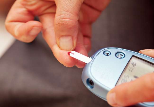 Diabetic tests blood sugar level