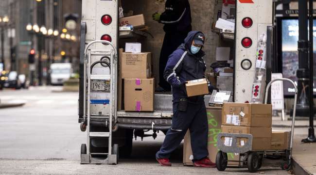 Drivers for an independent contractor to FedEx unload a ground truck in Chicago. (Christopher Dilts/Bloomberg News)