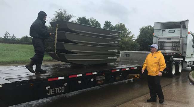 Jetco volunteers load canoes on flatbed truck
