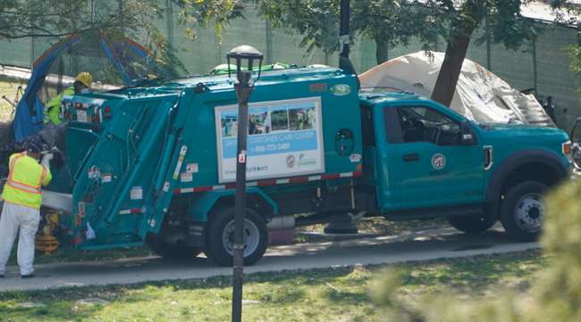 A Los Angeles sanitation truck
