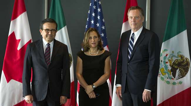 Ildefonso Guajardo Villarreal, Mexico's secretary of economy, from left, Chrystia Freeland, Canada's minister of foreign affairs, and Bob Lighthizer, U.S. trade representative, arrive for a meeting during third round negotiations of NAFTA.