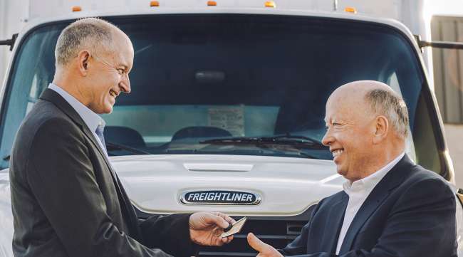 DTNA CEO Roger Nielsen delivers the first Freightliner eM2 to Penske
