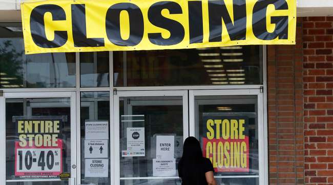Woman walks into closing Gordmans store in Missouri