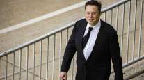  Elon Musk, chief executive officer of Tesla Inc., departs from court for the SolarCity trial in Wilmington, Del., in July.