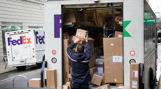 FedEx Surges After Higher Rates Boost Profit, Ease Labor Worries