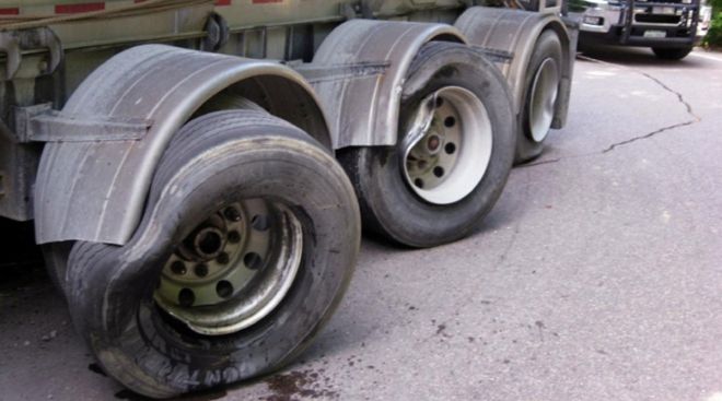 Truck tires damaged while attempting to cross over Smugglers' Notch in Vermont